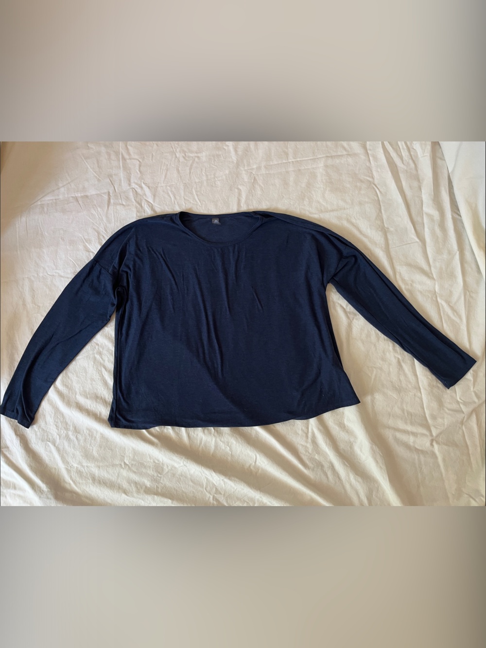 Beyond Yoga M Navy Long Sleeve Scoop Neck Tee
